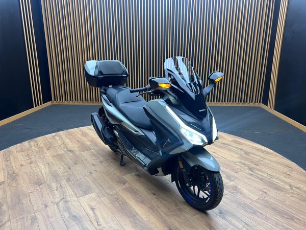 2. EL HONDA FORZA 250