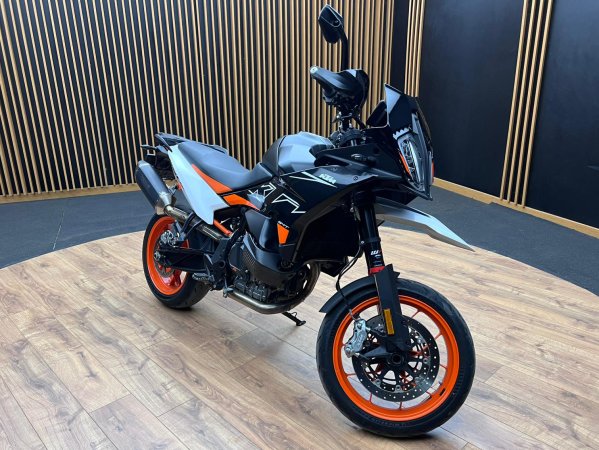 2. EL KTM 890 SMT