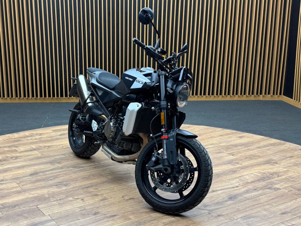 2. EL HUSQVARNA SVARTPİLEN 801 / 2024 - 8600 KM