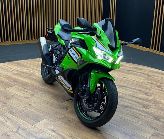 2. EL KAWASAKİ ZX-4RR 2025 / 7900KM