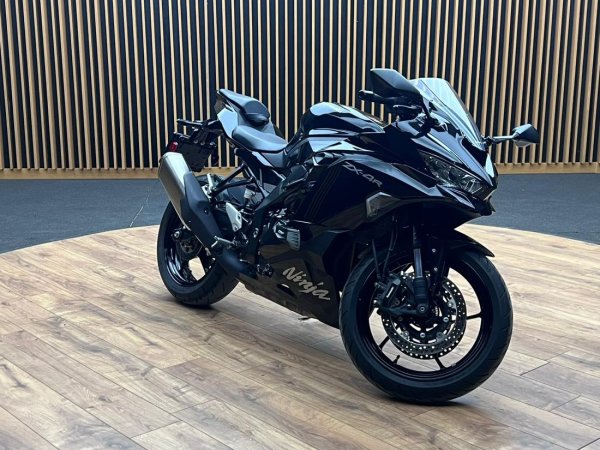 2. EL KAWASAKİ ZX-4R 2024 / 6500KM